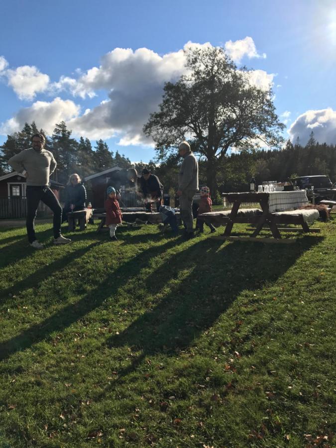Bjoersjoeas Vildmark - Small Camping Cabin Close To Nature Olofstorp Exterior foto
